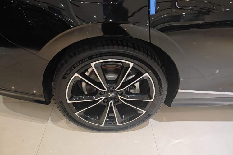 Used VOYAH PASSION 2024 PHEV Four-Wheel Drive Ultra-Long Range Flagship Model
