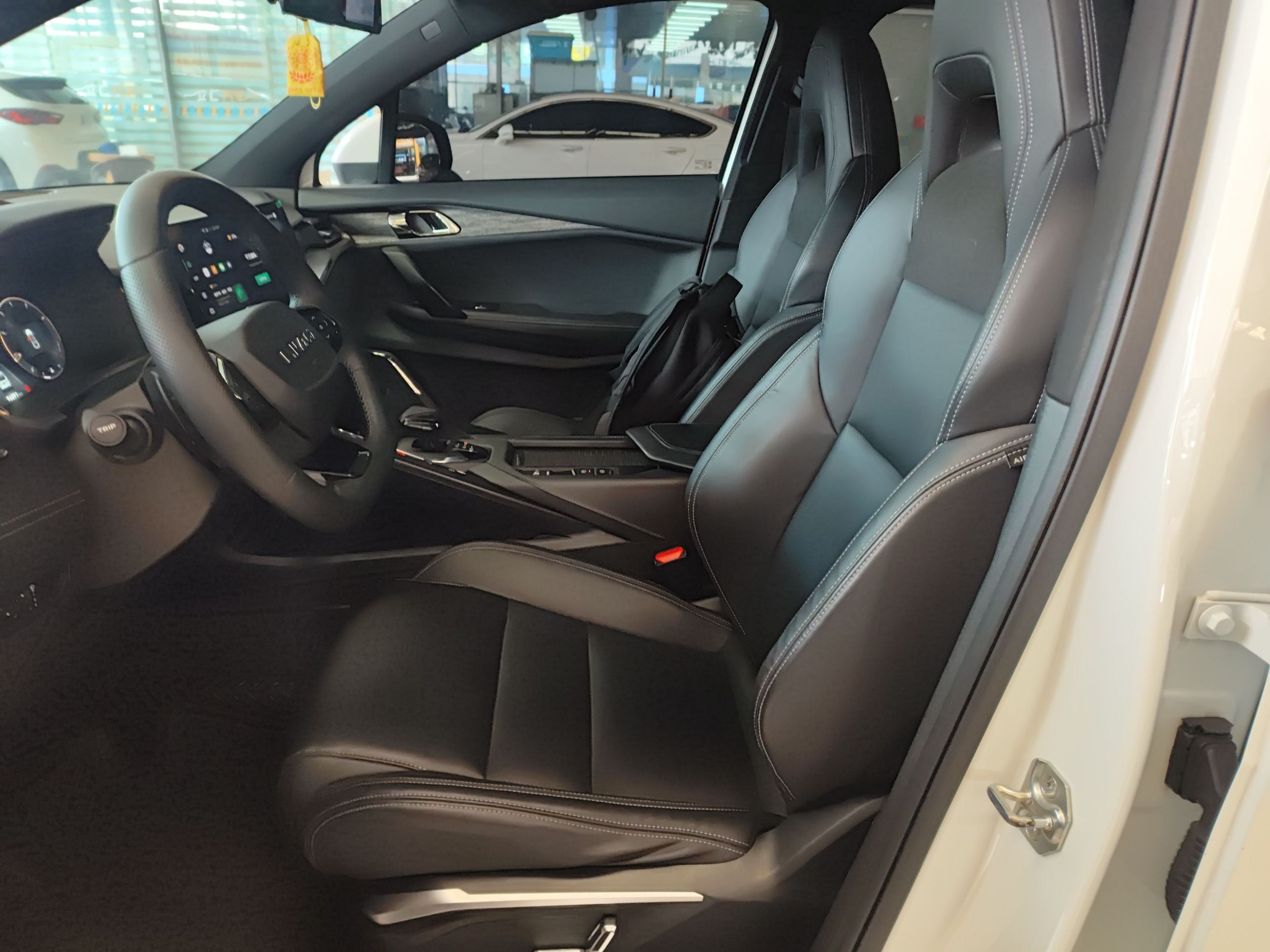 Переднее сиденье в автомобиле