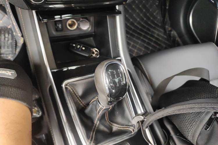 Used Changan Eado 2018 High-Energy Edition 1.6L GDI Manual Pioneer Model China V Standard
