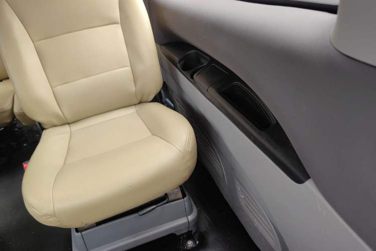 Used FORTHING Lingzhi 2015 V3 1.5L 7-Seater Luxury Model
