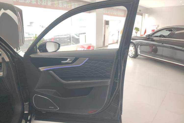 Used Hongqi HS5 2022 Revised Version 2.0T Smart Connect Flagship Edition
