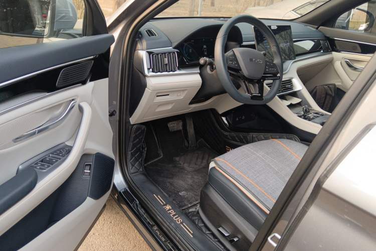 Used BYD Song PLUS New Energy 2024 Honor Edition EV 520km Premium Model
