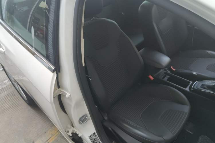 Used Ford Focus 2015 Hatchback 1.6L Automatic Fashion Edition
