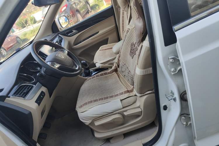 Used Baojun 730 2016 1.5L Manual Luxury Edition 7 Seats
