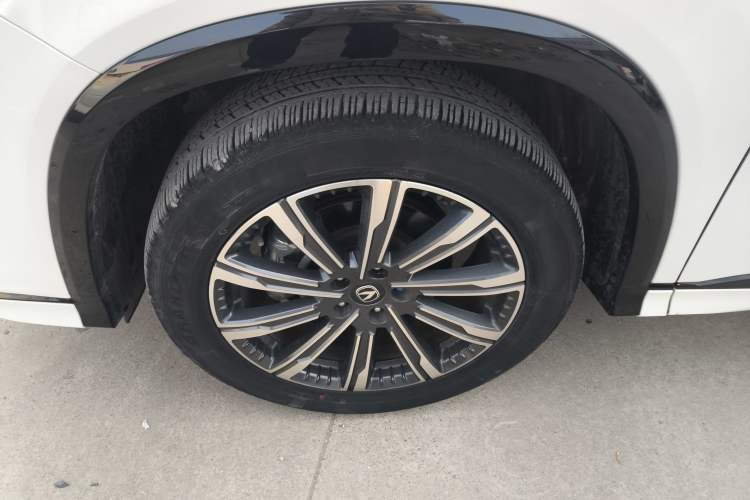 Used Changan CS75 PLUS 2024 3rd Generation Champion Edition 2.0T Intelligent Drive Performance Model
