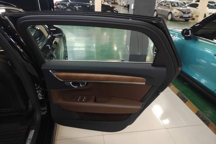 Used Volvo S90 2024 B5 Zhiyi Luxury Edition
