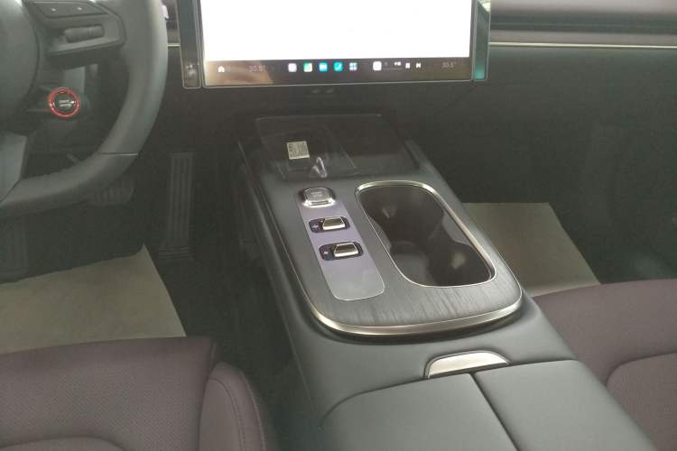 Used  SU7 2024 Rear-Drive Long-Range Intelligent Driving Version
