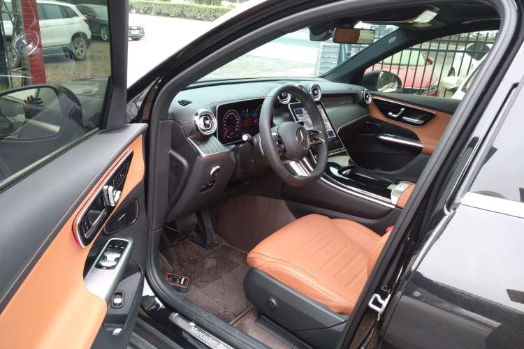 Used Mercedes-Benz GLC 2024 GLC 260 L 4MATIC Luxury Model 5 Seats
