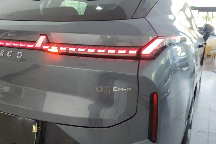 Used Lynk & Co 08 EM-P 2025 220 km All-Wheel-Drive Performance Halo