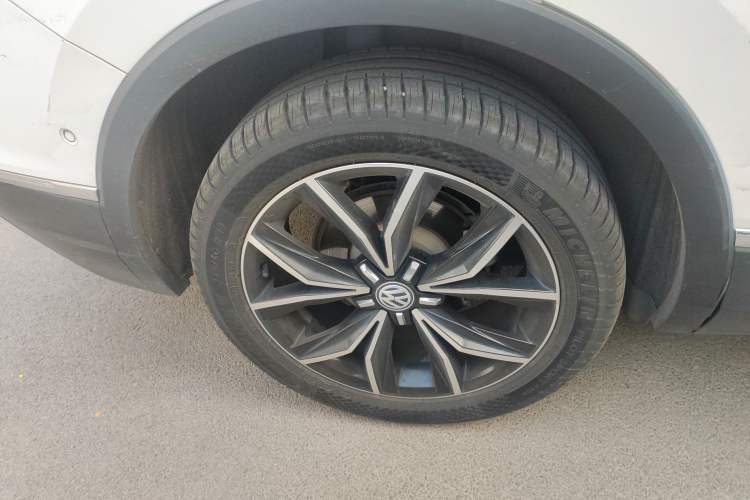 Used Volkswagen Tiguan L 2020 330TSI Automatic Two-Wheel Drive Smart Luxury Edition China VI Standard
