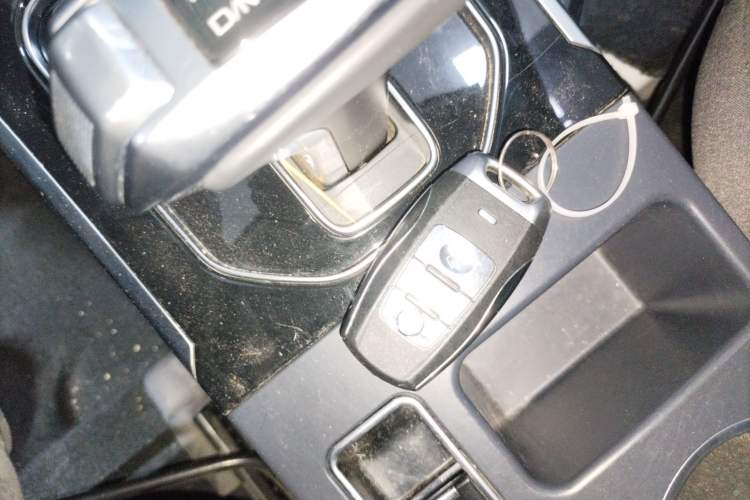 Used Haval H2 2018 Chuanxiang Edition Red Badge 1.5T Dual-Clutch Two-Wheel Drive Fashionable Model
