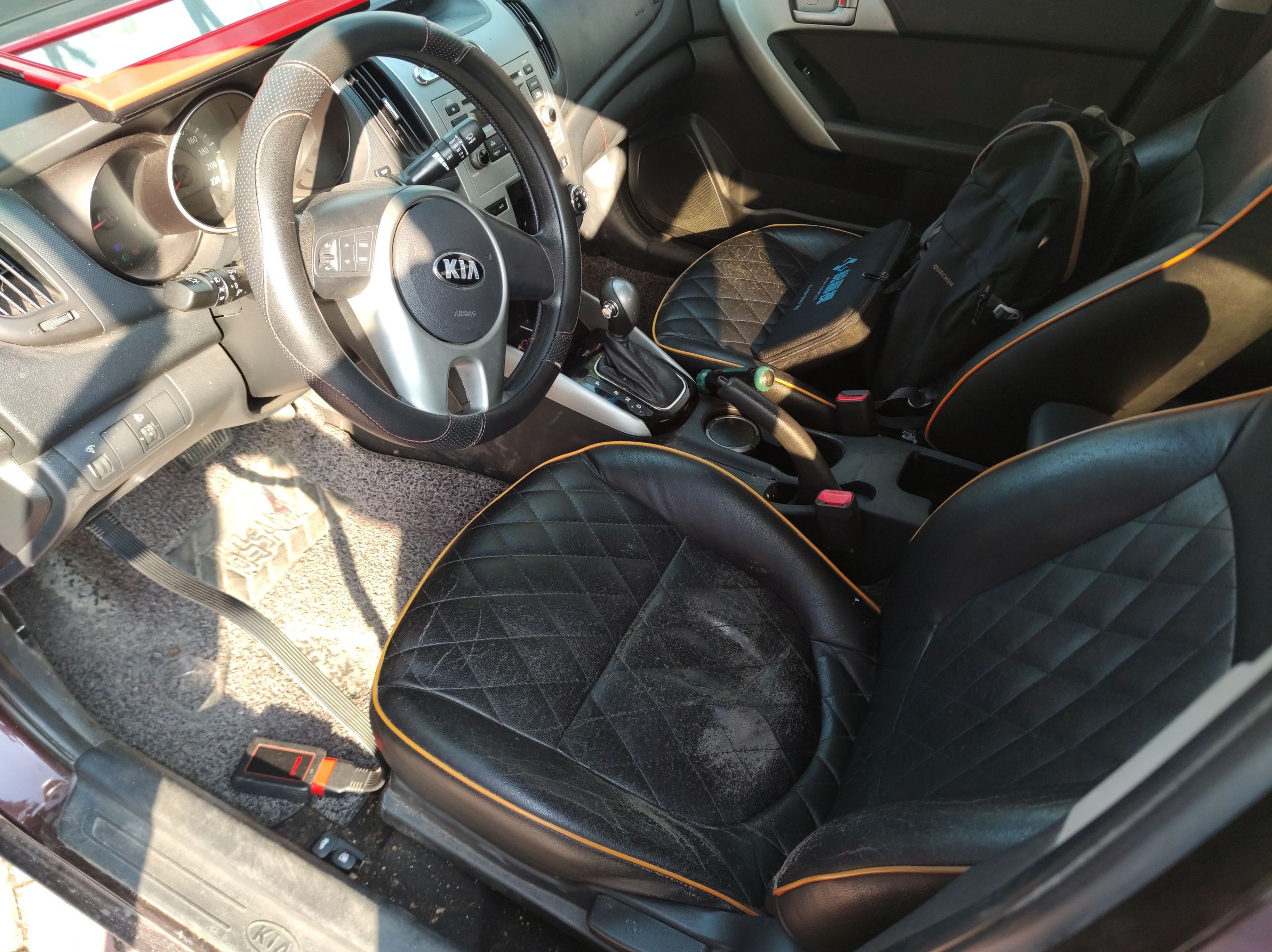 المقاعد الأمامية داخل السيارة