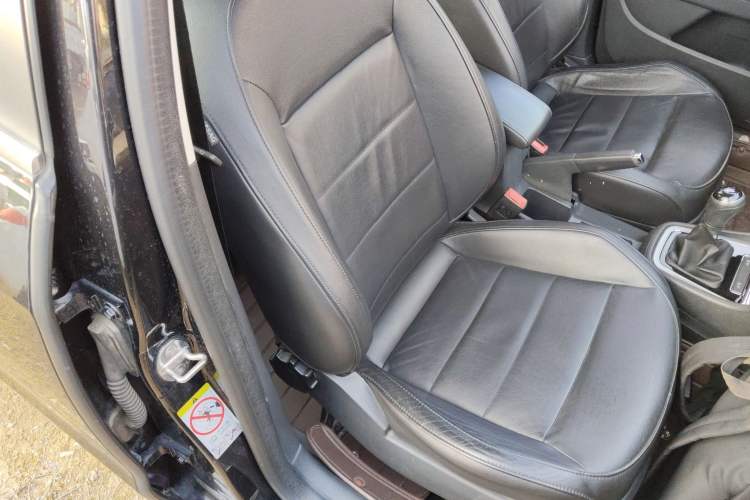 Used Volkswagen Lavida 2013 Restyled Classic 1.6L Manual Comfort Edition