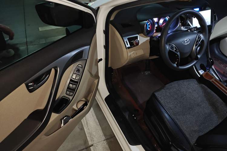 Used Hyundai Elantra 2015 1.6L Automatic Luxury Model