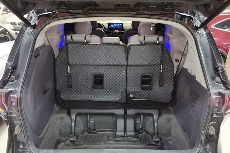 Used Toyota Granvia 2023 2.5L Hybrid Prestige PLUS Edition