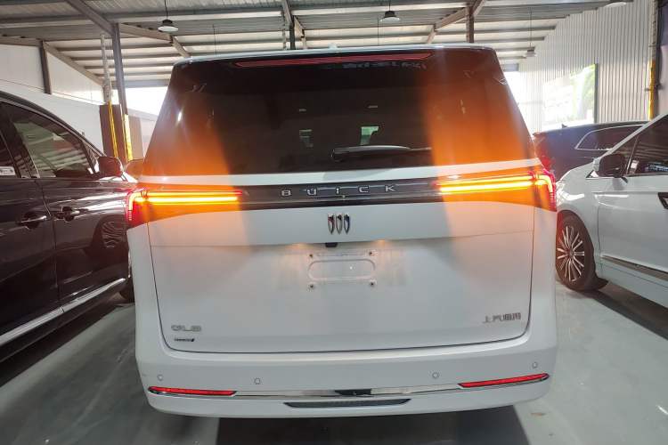 Used Buick GL8 New Energy 2025 Lu Shang Luxury Edition 7-Seater
