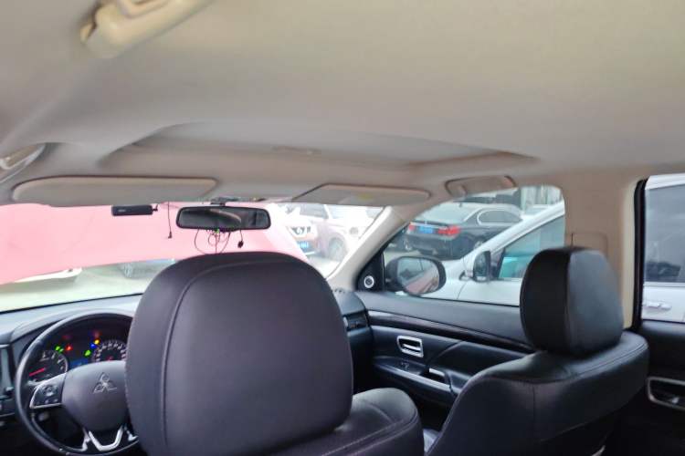 Used Mitsubishi Outlander 2018 2.0L Two-Wheel Drive Glory Edition 5 Seats
