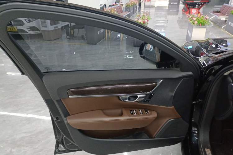 Used Volvo S90 2018 T4 Zhiyuan Edition

