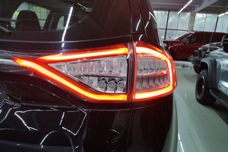 Used Ford Edge 2018 Facelifted EcoBoost 245 Two-Wheel-Drive Platinum Edition 5 Seats China V Emission Standard
