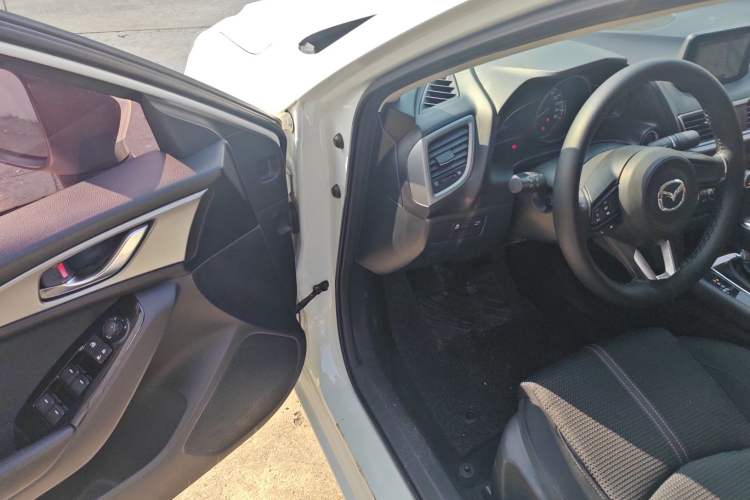 Used Mazda Mazda 3 Axela 2017 Sedan 1.5L Automatic Luxury Model Emission Standard China V
