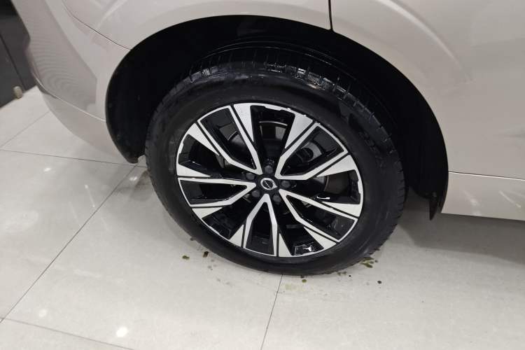 Used Volvo XC60 2025 B5 Four-Wheel Drive Smart & Advanced Luxury Edition
