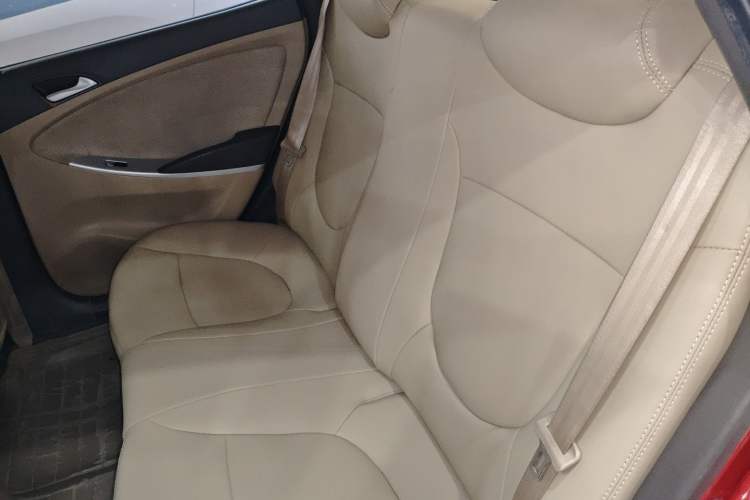 Used Hyundai Verna 2010 Sedan 1.4L Manual Comfort GS