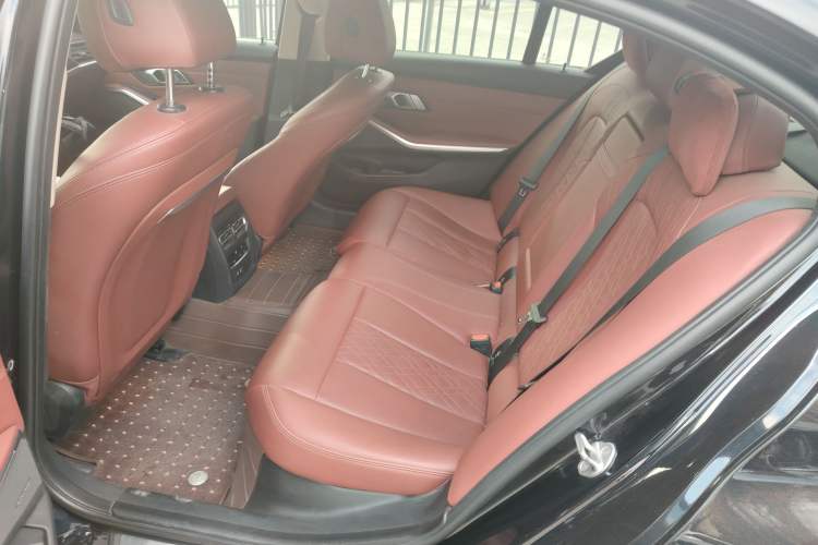 Used BMW i3 2023 eDrive 40 L Midnight Sports Package
