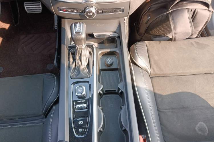 Used Volvo XC60 2019 T5 4x4 Zhiyuan Sport Edition China V Standard