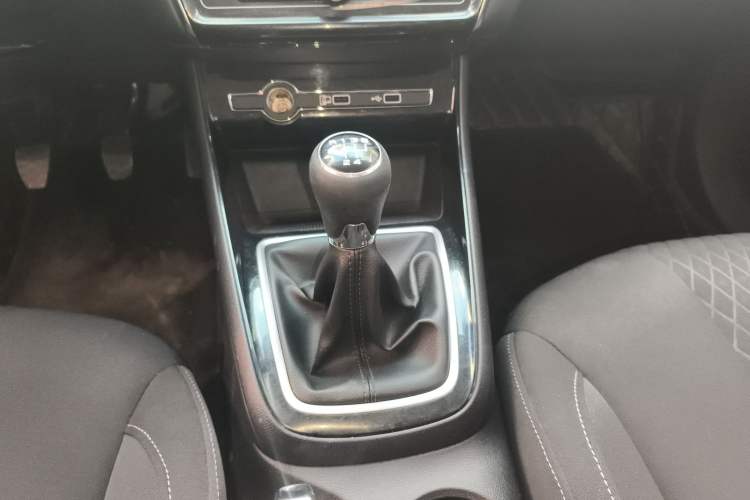 Used Roewe i5 2020 1.5L Manual 4G Connect Luxury Edition
