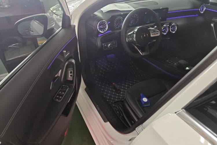 Used Mercedes-Benz A-Class 2022 Revised Version A 200 L Sport Sedan Fashionable Style
