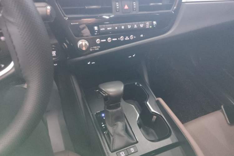 Used Lexus ES 2022 200 Excellence Edition