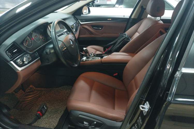 Used BMW 5 Series 2014 520Li Elegant Model
