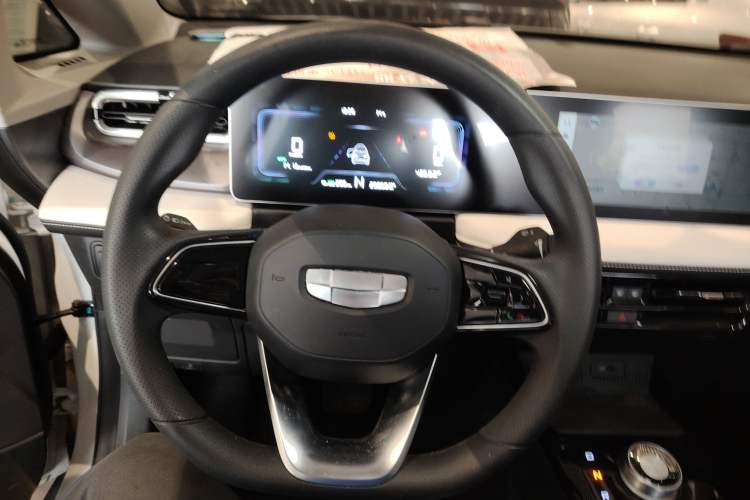 Used Geometry E Firefly 2024 301km Flowing Light
