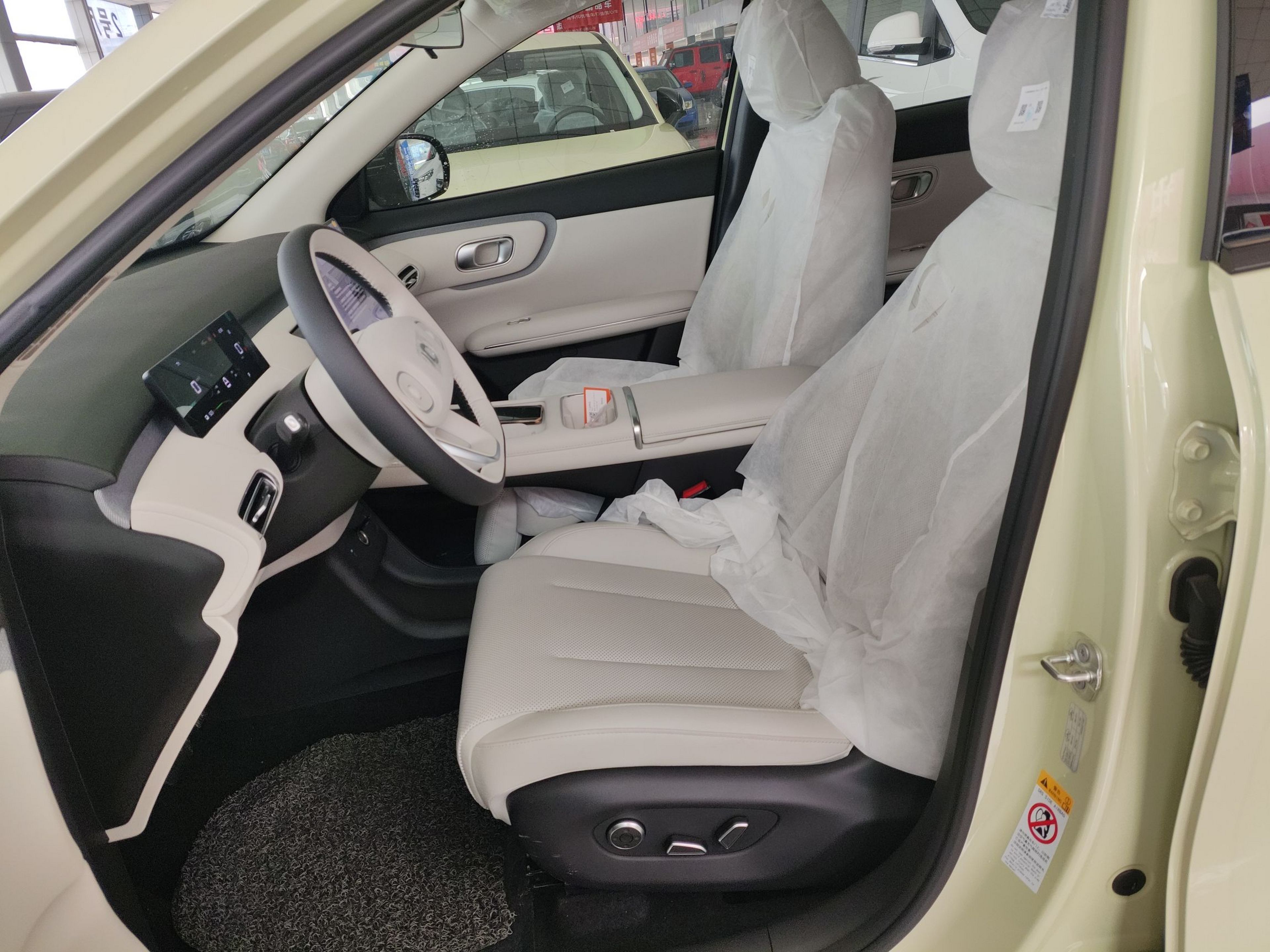 المقاعد الأمامية داخل السيارة