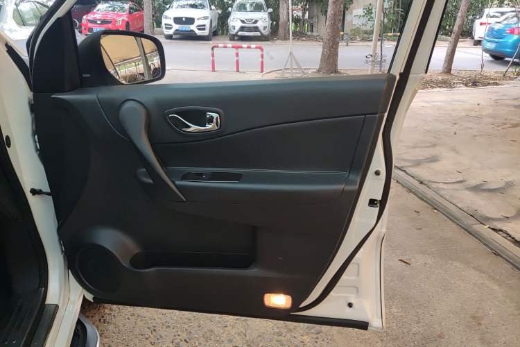 Used Renault Koleos 2015 2.5L Two-Wheel Drive Comfort Edition
