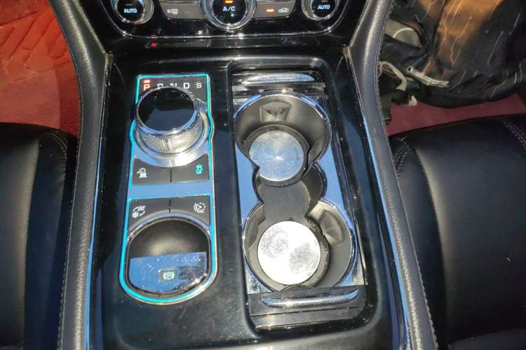 Used Jaguar XJ 2016 XJL 2.0T Two-Wheel-Drive Elegant Business Edition
