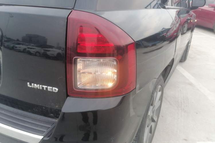 Used  Compass (Import) 2014 Revised Version 2.0L Two-Wheel Drive Elite Edition
