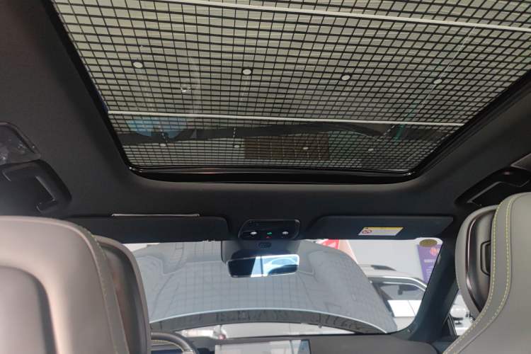 Used Lynk & Co 08 EM-P 2025 245km Ultra-Long Range Halo