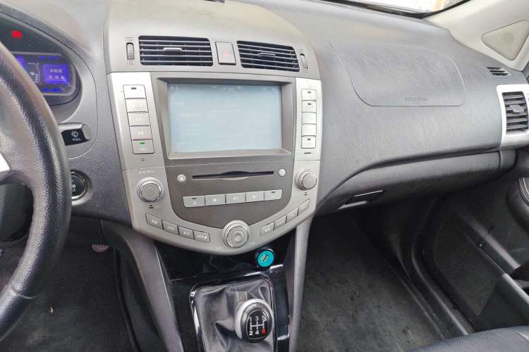 Used BYD S6 2013 Platinum Edition 2.0L Manual Luxury Model
