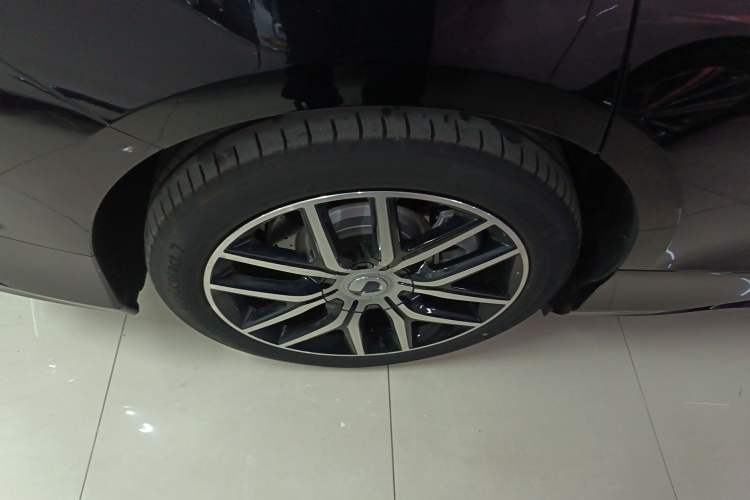 Used Denza Z9 2024 1100 km Four-Wheel Drive Max Version
