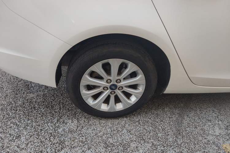 Used Ford Escort 2015 1.5L Automatic Fashion Model
