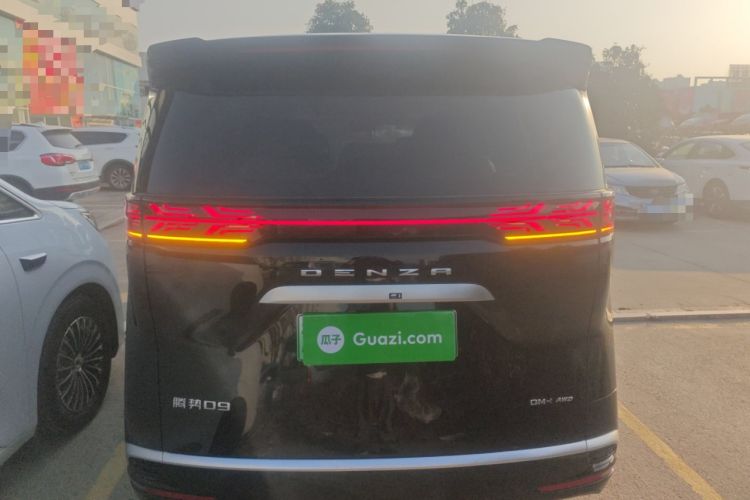 Used Denza D9 2025 DM-i Intelligent Drive 1020 Four-Wheel Drive Prestige Model