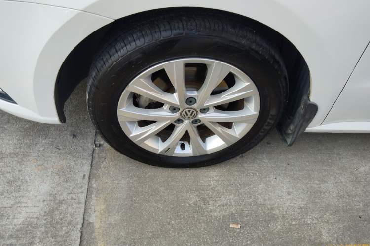 Used Volkswagen Lavida 2017 1.6L Automatic Comfort Edition
