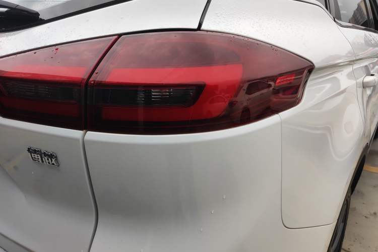 Used Geely Auto Emgrand X7 Sport 2018 1.8TD Automatic Two-Wheel Drive ZhiZun Model with 4G Connectivity
