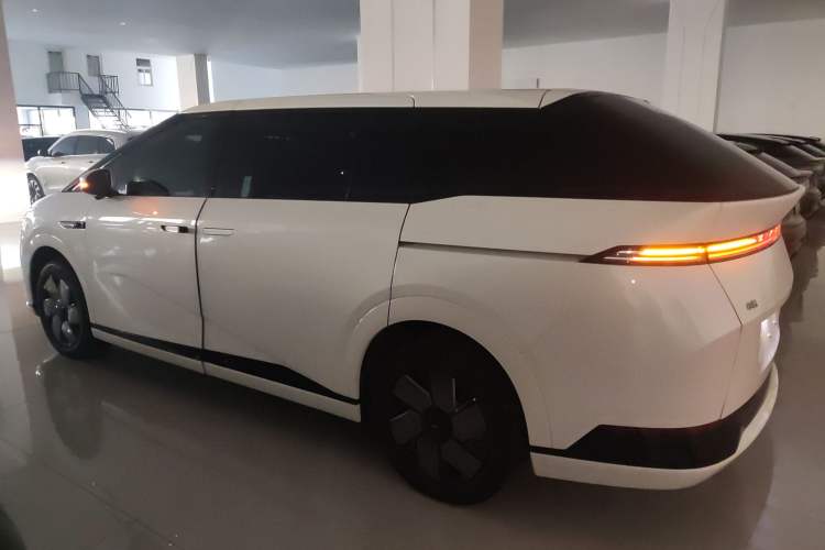 Used XPeng X9 2024 640 All-Wheel Drive High-Performance Max
