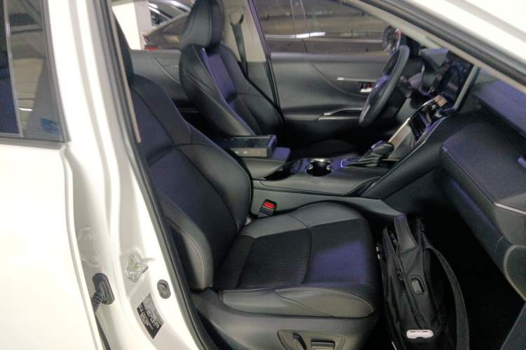 Used Toyota Venza 2023 2.0L CVT Two-Wheel Drive Prestige Version
