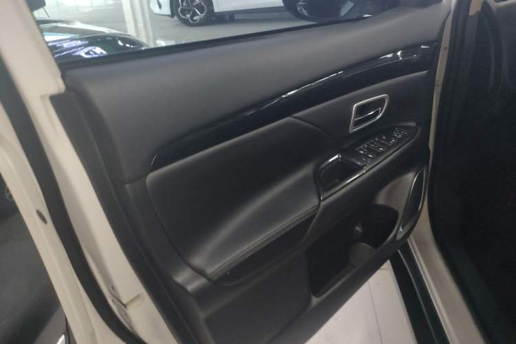 Used Mitsubishi Outlander 2018 2.0L Two-Wheel Drive Glory Edition 5 Seats
