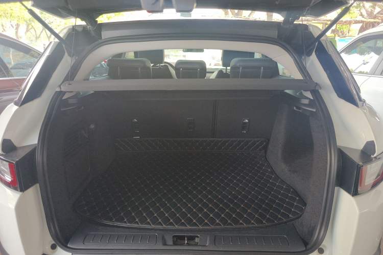 Used Land Rover Range Rover Evoque 2018 200PS PURE New Fashion Edition