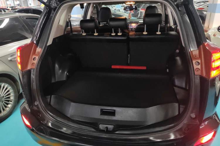 Used Toyota RAV4 2013 2.0L CVT Two-Wheel Drive Urban Edition
