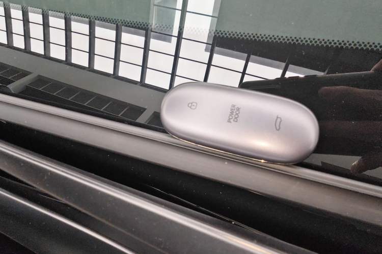 Used Li Auto MEGA 2024 Ultra Model
